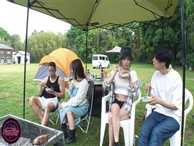 CAMP×NTR エロ舌で隣人夫をしゃぶり堕とすギャル妻 春陽モカ サンプル動画サムネイル